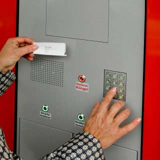 Kontaktlos und sicher – nutzen sie unsere Abholfächer.​