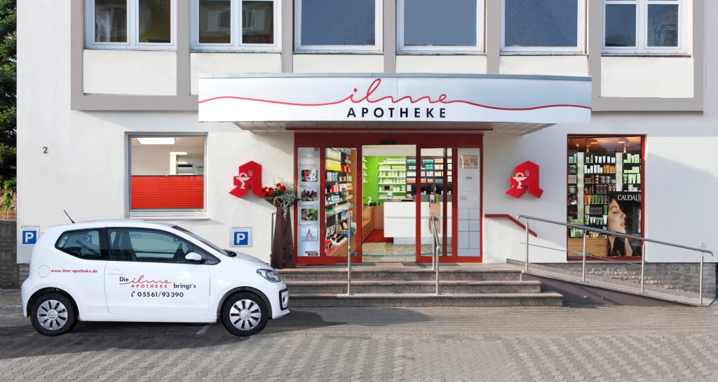 Apotheke draußen am Tag