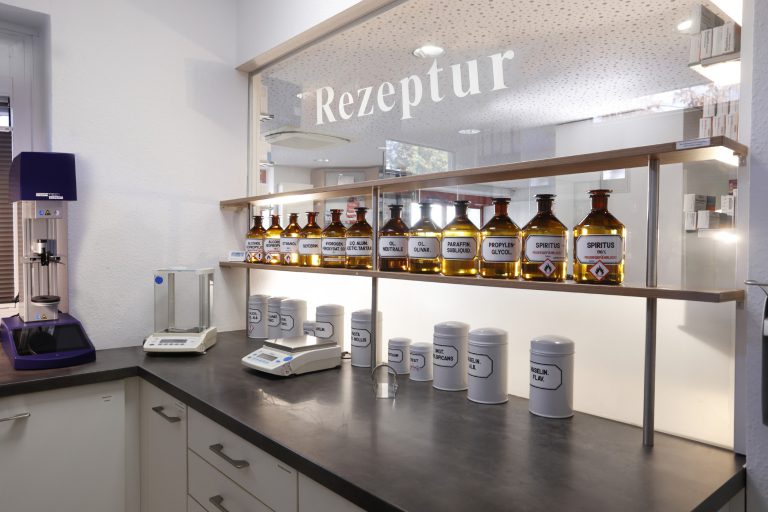 Vintage-Apothekenausrüstung